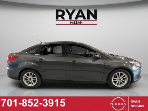 Used 2017 Ford Focus SE w/ Cold Weather Package image 6