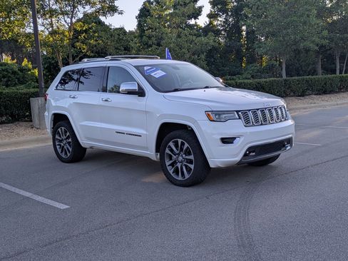 Used 2017 Jeep Grand Cherokee Overland AWD/4WD image 2