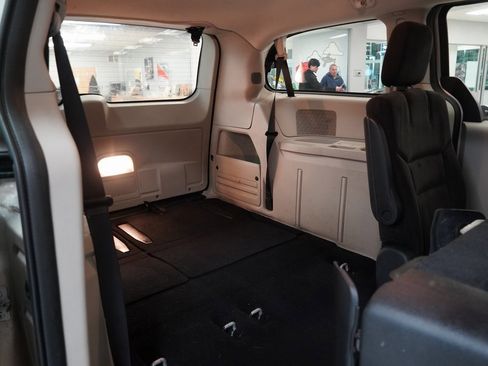 Used 2014 Dodge Grand Caravan American Value Package image 28