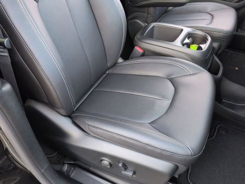 New 2026 Chrysler Pacifica Select image 11