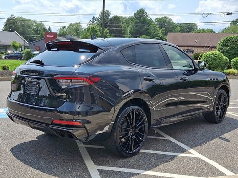 Used 2024 Maserati Levante Trofeo AWD/4WD image 4