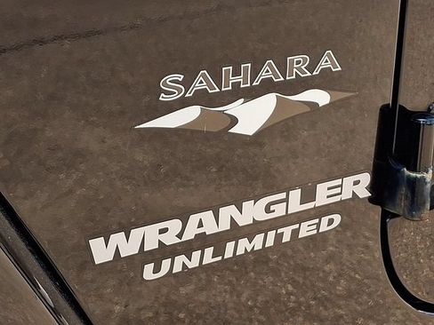 Used 2016 Jeep Wrangler Unlimited Sahara w/ Connectivity Group AWD/4WD image 32