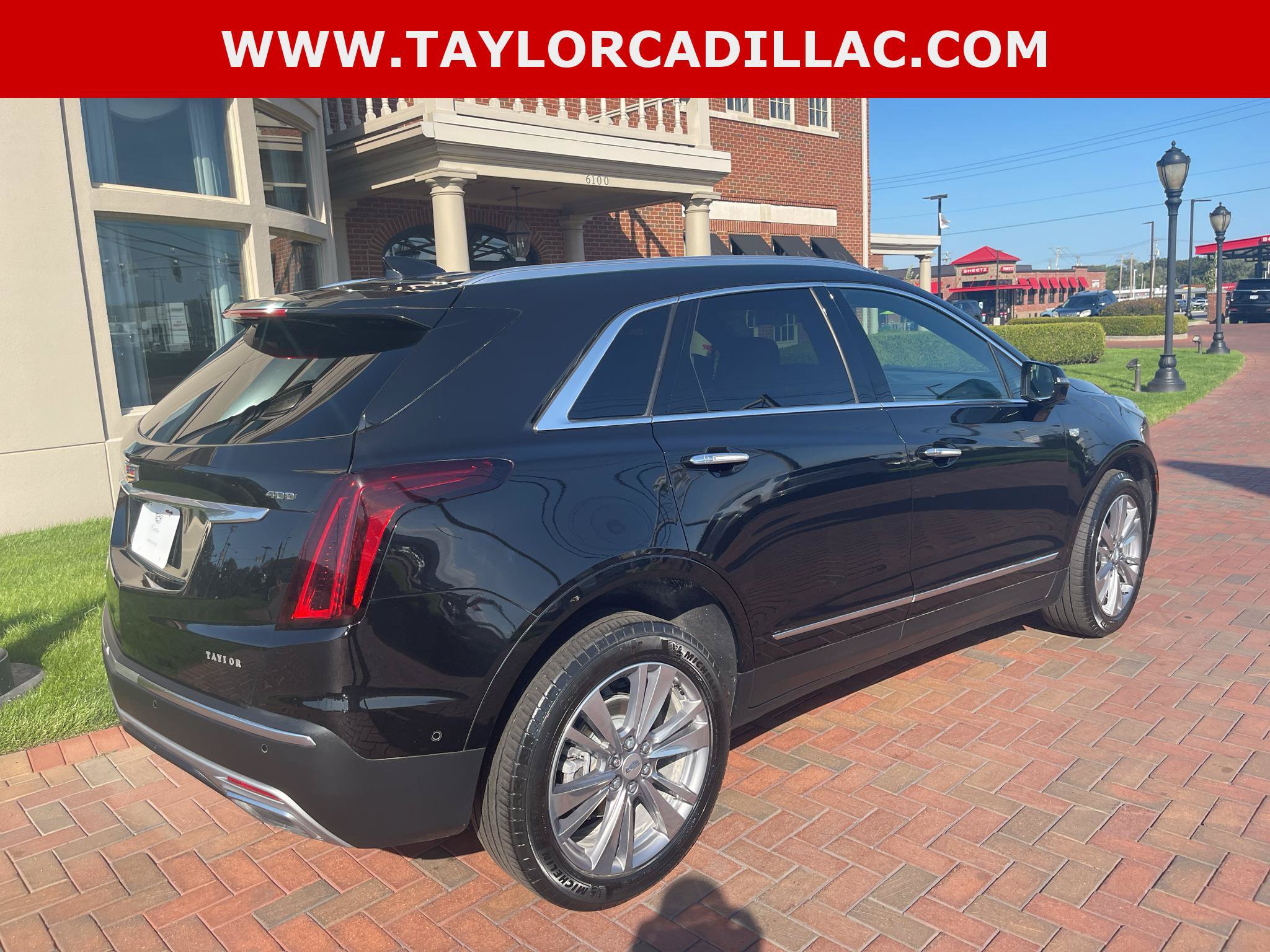 Used 2024 Cadillac XT5 Premium Luxury w/ Technology Package AWD/4WD image 8