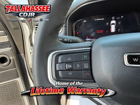 Used 2024 Jeep Wagoneer Series II w/ Flexible Seating Group RWD image 17