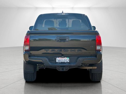 Used 2019 Toyota Tacoma TRD Sport w/ TRD Premium Sport Package RWD image 4