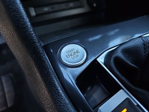 Used 2024 Volkswagen Tiguan SE image 35