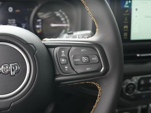 Used 2024 Jeep Wrangler Unlimited image 13