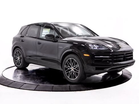 Certified 2025 Porsche Cayenne E-Hybrid AWD/4WD image 9