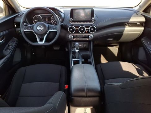 Used 2025 Nissan Sentra SV FWD image 9