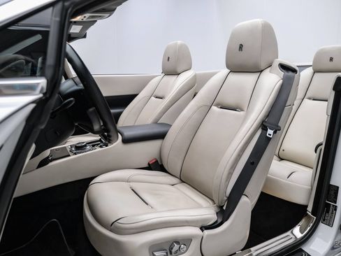 Used 2017 Rolls-Royce Dawn RWD image 47