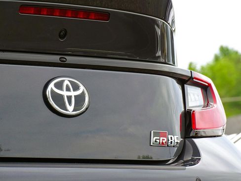 Used 2025 Toyota GR86 Premium w/ ALL Weather Mat Package (TMS) RWD image 14