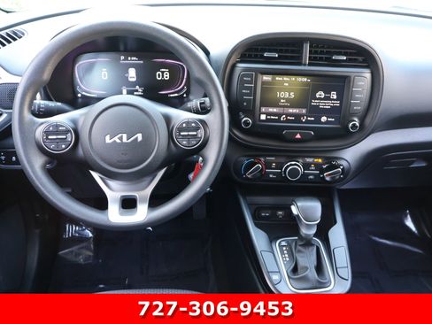 Used 2023 Kia Soul LX w/ LX Technology Package image 18
