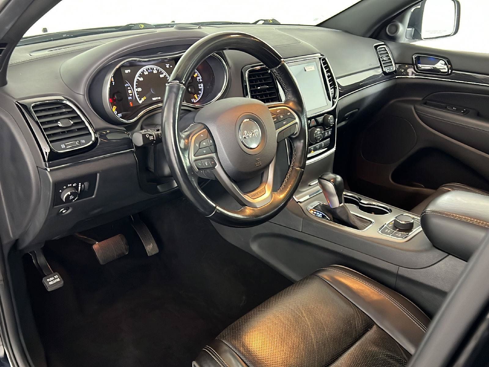 Used 2020 Jeep Grand Cherokee Overland AWD/4WD image 2