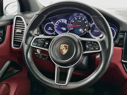 Used 2023 Porsche Cayenne w/ Premium Package AWD/4WD image 8