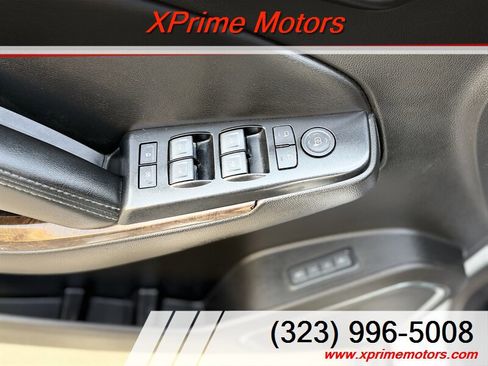 Used 2018 Chevrolet Suburban LT image 16