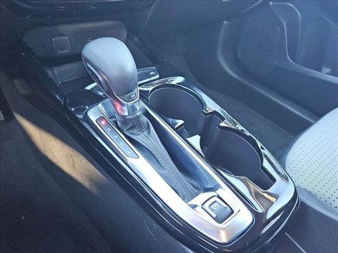 Used 2025 Chevrolet Trax LT w/ LT Convenience Package image 12