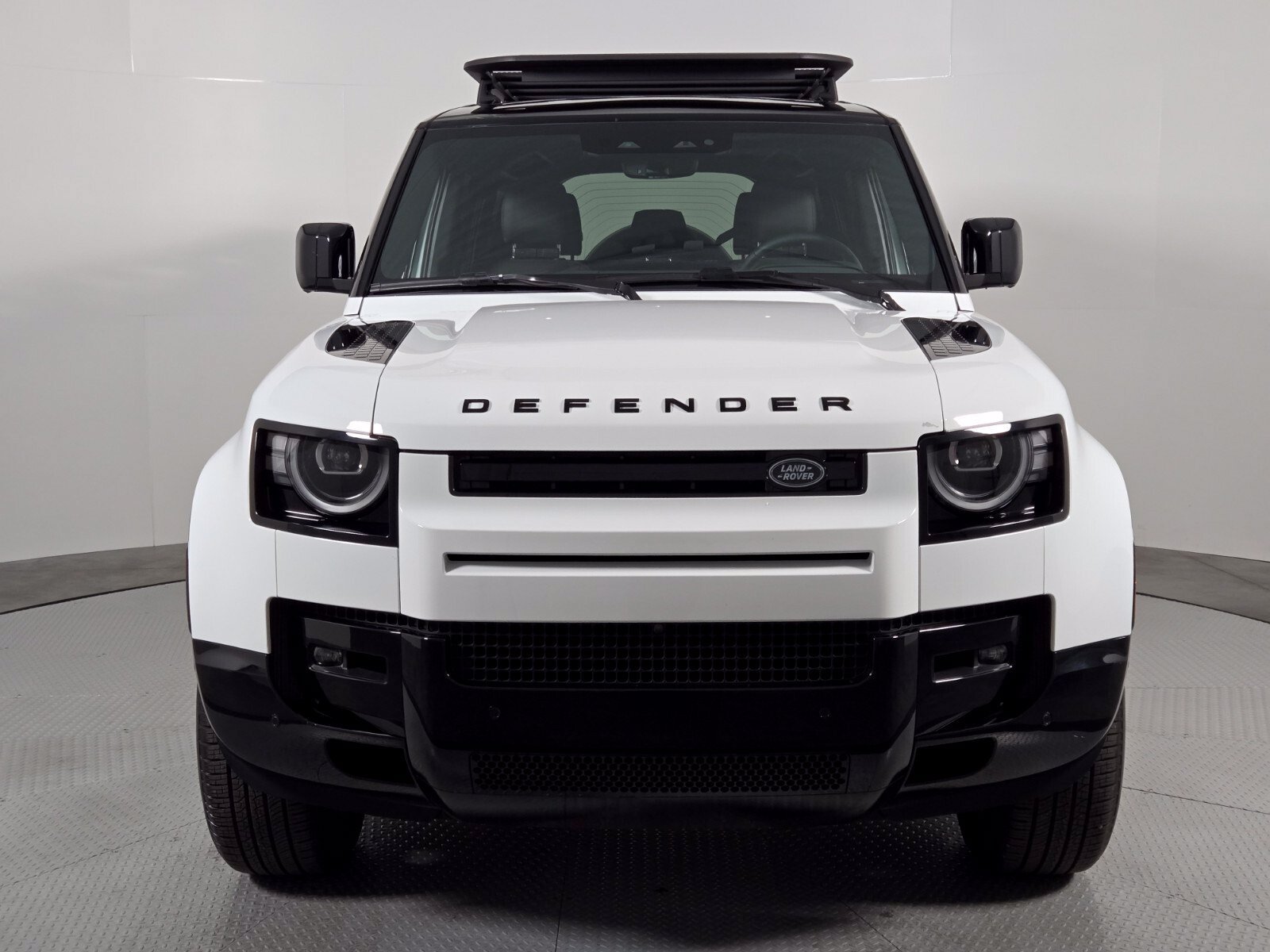 Used 2026 Land Rover Defender 110 X-Dynamic SE AWD/4WD image 8
