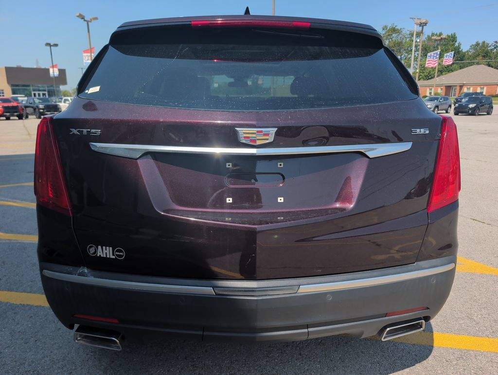 Used 2018 Cadillac XT5 Luxury w/ Driver Awareness Package FWD image 6