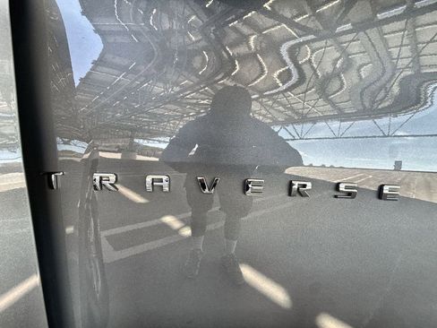 Used 2023 Chevrolet Traverse LT image 23