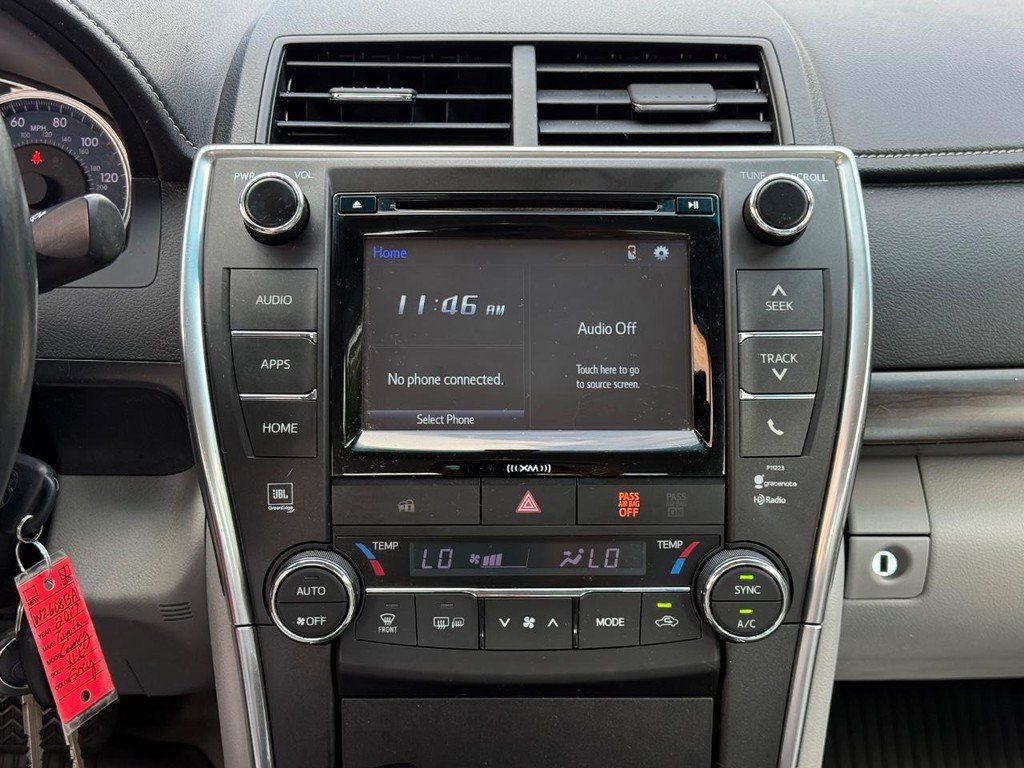 Used 2017 Toyota Camry XLE FWD image 11