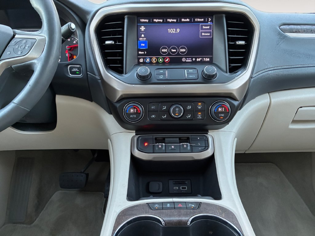 Used 2023 GMC Acadia Denali w/ Denali Technology Package FWD image 11