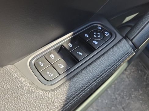 Used 2024 Porsche Cayenne AWD/4WD image 26