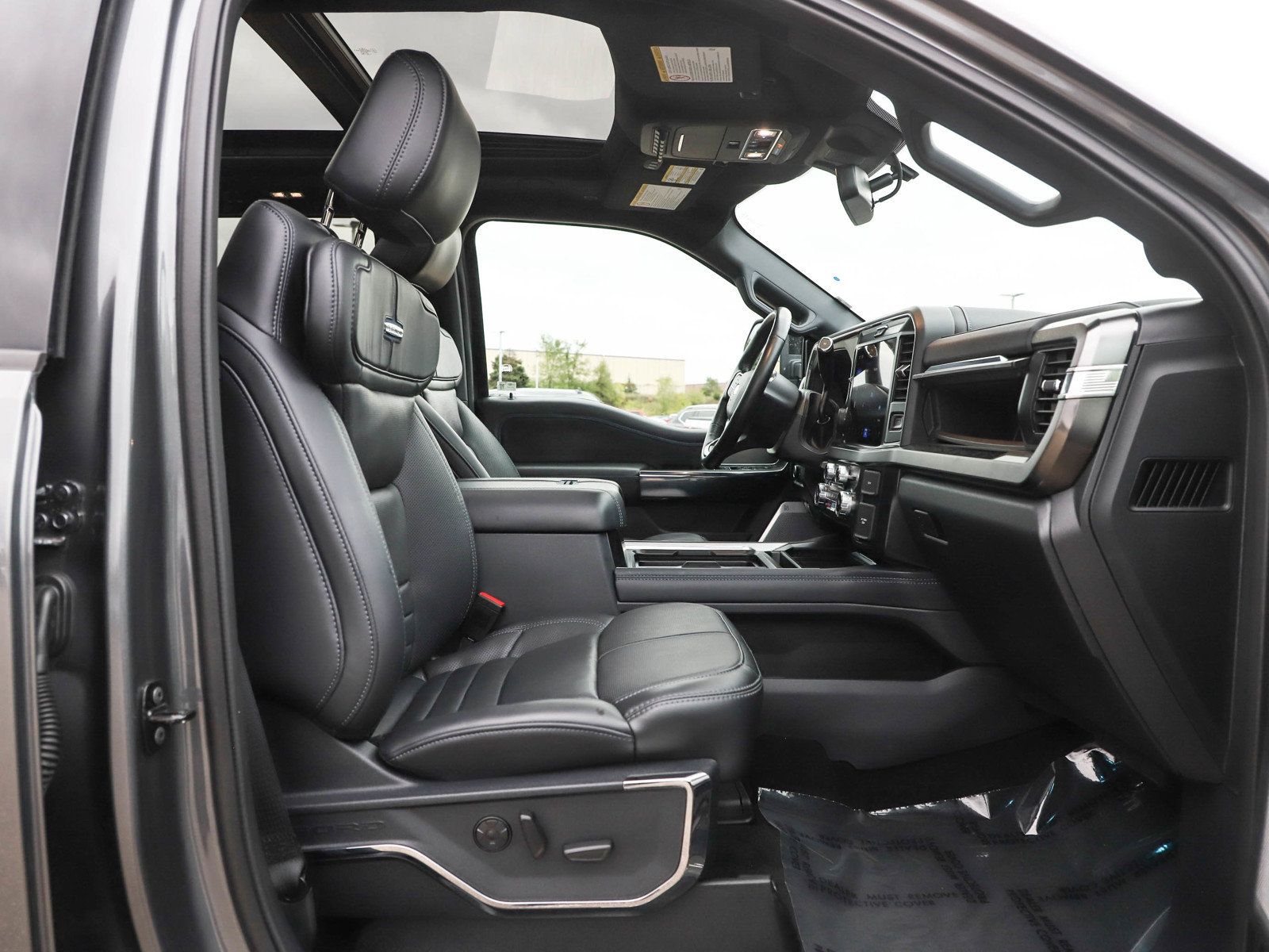 Used 2026 Ford F250 Platinum AWD/4WD image 13