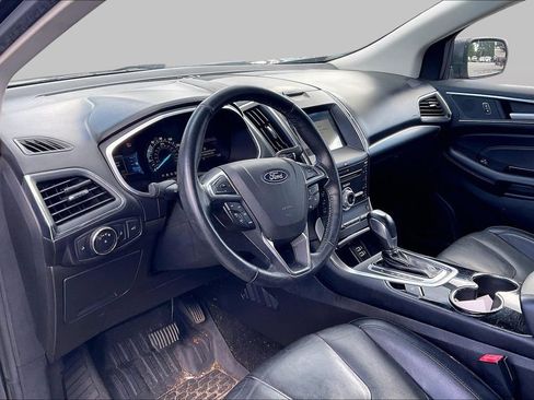 Used 2018 Ford Edge Titanium w/ Technology Package FWD image 14