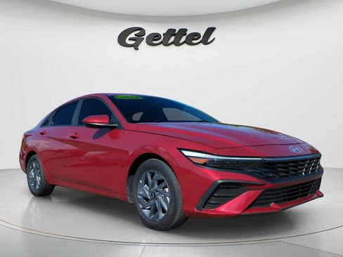 Certified 2024 Hyundai Elantra SEL FWD image 3