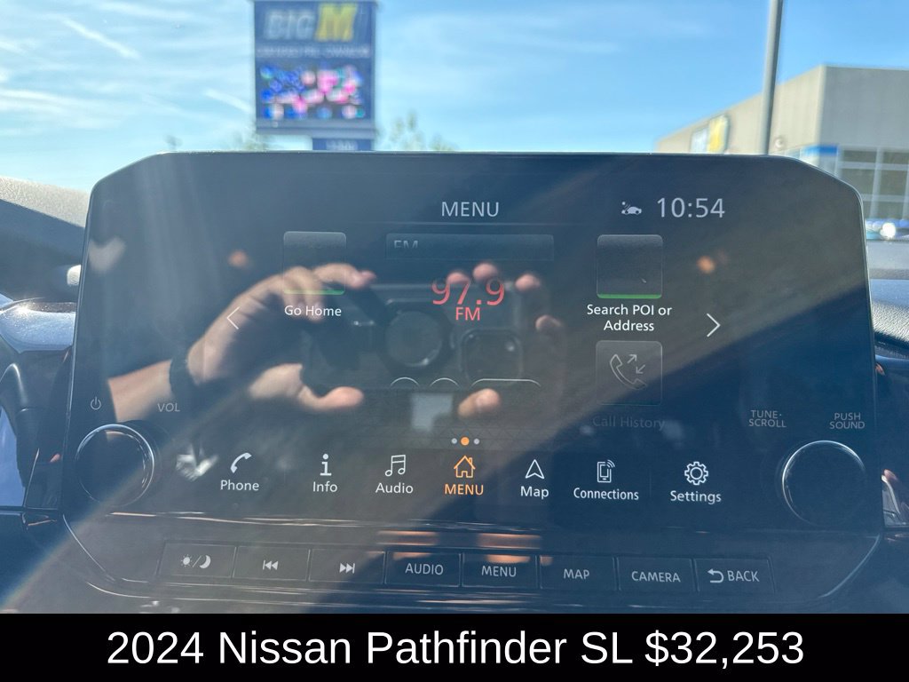 Used 2024 Nissan Pathfinder SL AWD/4WD image 31