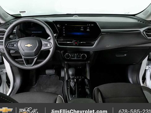 Used 2025 Chevrolet TrailBlazer LT image 17