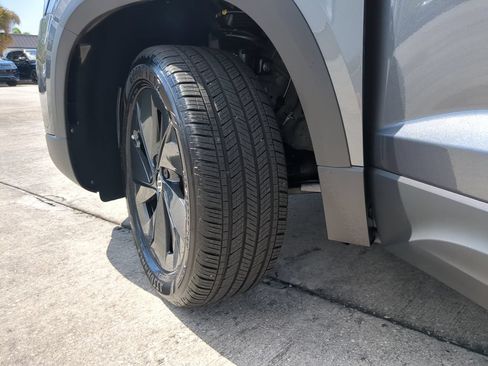 Certified 2025 Volkswagen Taos S FWD image 31