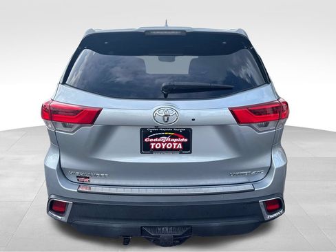 Used 2017 Toyota Highlander Limited Platinum AWD/4WD image 4
