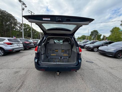 Used 2012 Toyota Sienna XLE FWD image 11