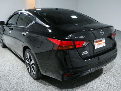 Used 2022 Nissan Altima 2.5 SV FWD image 9