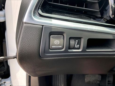 Used 2024 Cadillac XT6 Premium Luxury w/ LPO, Floor Liner Package FWD image 15