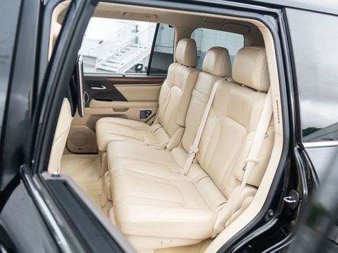 Used 2017 Lexus LX 570 4WD w/ Luxury Package image 28