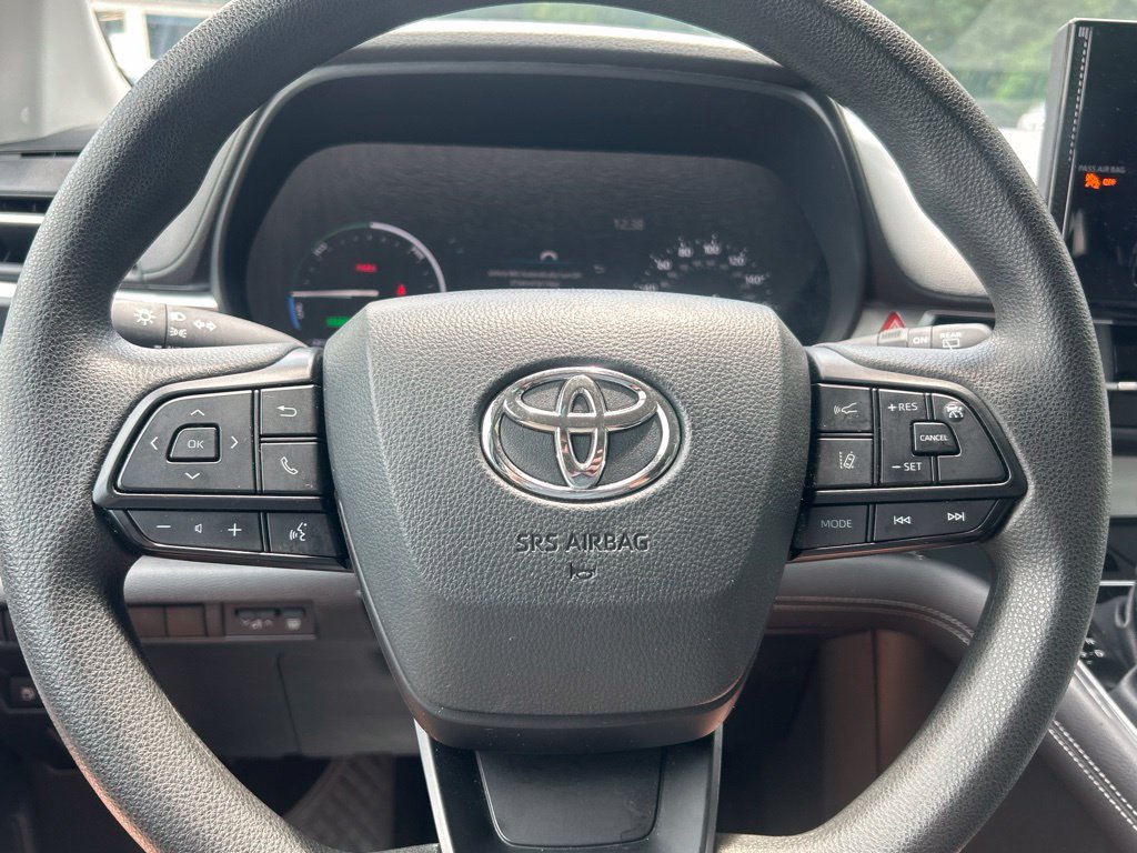 Used 2025 Toyota Sienna LE AWD/4WD image 28