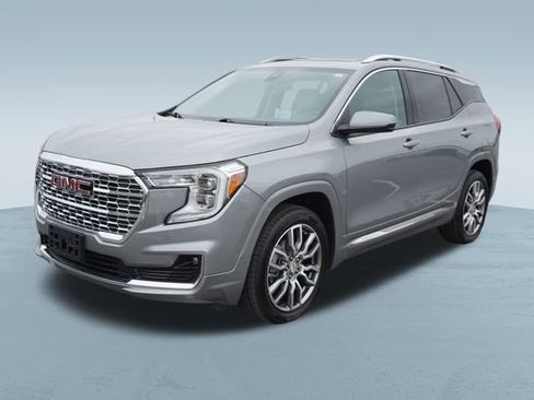 Used 2023 GMC Terrain Denali image 3