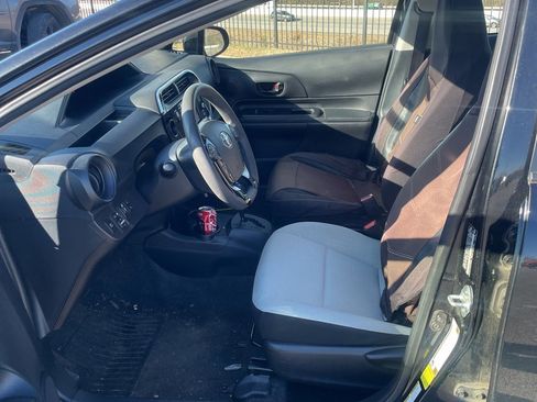 Used 2018 Toyota Prius C Four image 2