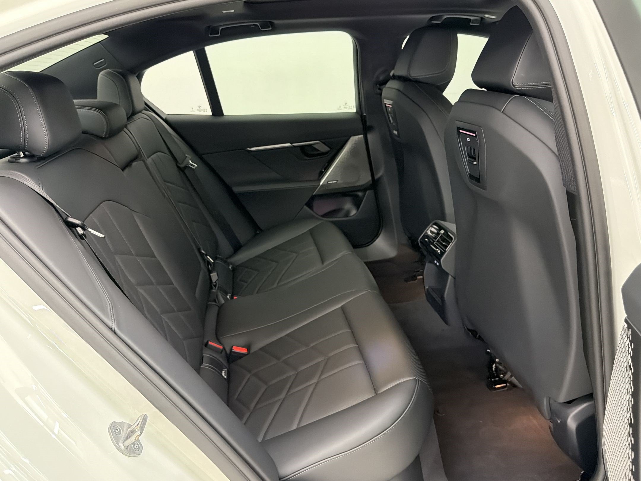 Used 2026 BMW i5 eDrive40 RWD image 31