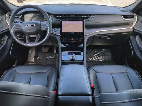 Used 2025 Jeep Grand Cherokee Limited w/ Black Appearance Package RWD image 15