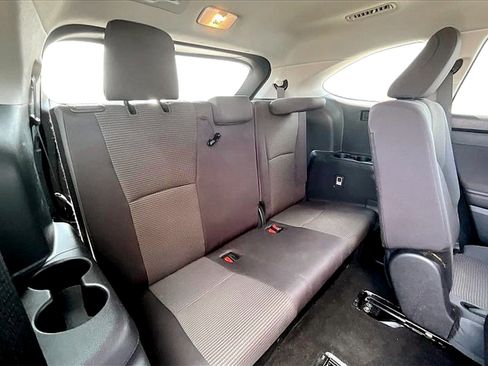 Used 2024 Toyota Highlander LE image 26