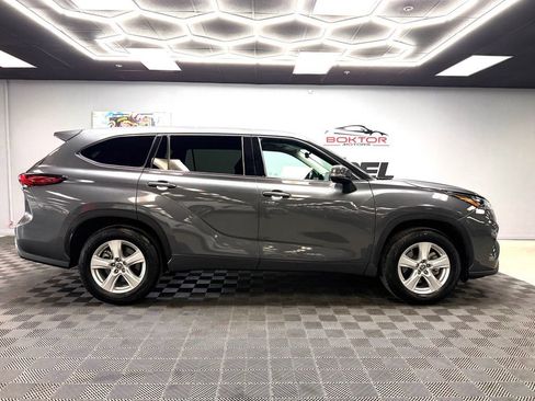 Used 2020 Toyota Highlander LE FWD image 17