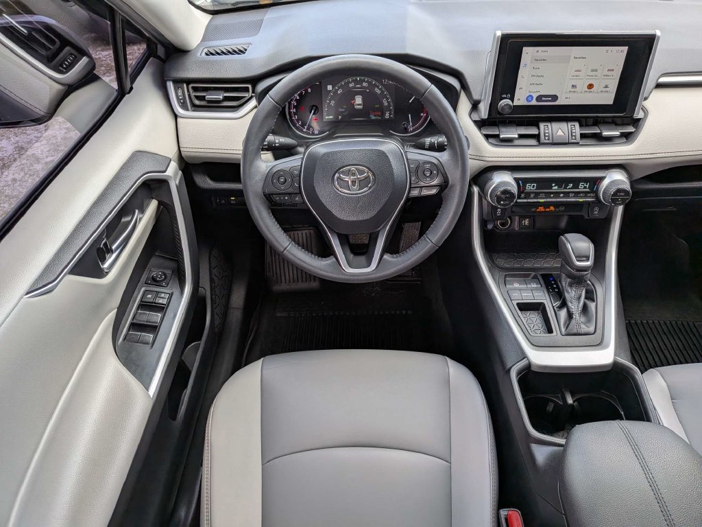 Used 2023 Toyota RAV4 XLE Premium FWD image 16