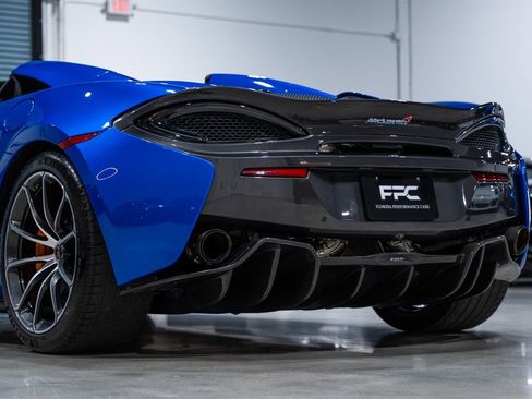 Used 2018 McLaren 570S Spider image 19