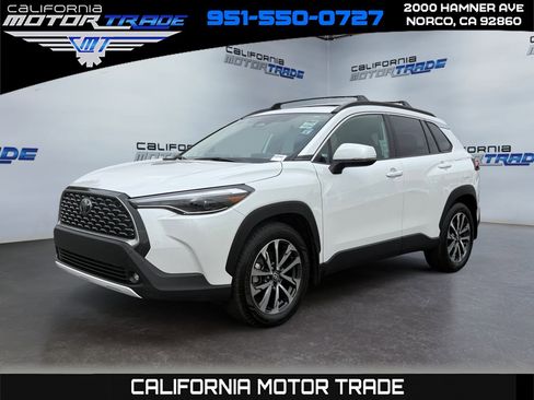 Used 2024 Toyota Corolla Cross XLE image 1