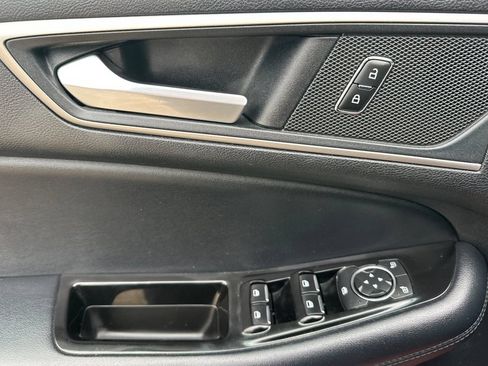 Used 2018 Ford Edge SEL w/ Equipment Group 201A FWD image 10