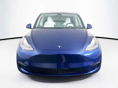 Used 2023 Tesla Model Y Long Range image 2