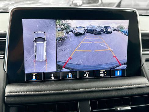 Used 2021 GMC Yukon AT4 w/ Technology Package image 15